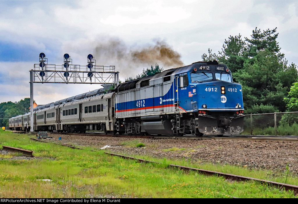 MNCR 4912 on train 1165